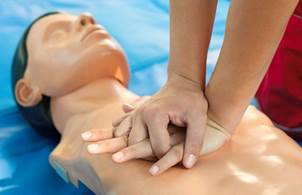 Instructor demonstrating CPR on a manikin – Butler County CPR | CPR and First Aid Training in Butler, Pennsylvania